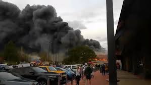 S u m p o n s u b s o p r e d b o b m s. Major Incident Declared As Large Fire Engulfs B M Discount Superstore In York The Independent The Independent