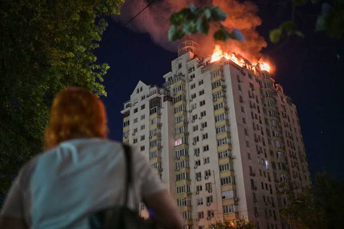 Russian attack kills 17 in Kyiv as Ukraine keeps striking Moscow's oil sector : NPR