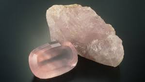 Rose Quartz Quality Factors In 2020 Rose Quartz Rose Quartz Gemstone Rough Rose Quartz