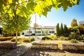 Garten und landschaftsarchitekt dierk evert gegründet wurde das grüne familienunternehmen von friedrich evert der 1892 im heutigen rostocker stadtteil gehlsdorf eine gärtnerei mit blumengeschäft in. Kolb Gmbh Co Kg Garten Und Landschaftsbau In Nurnberg