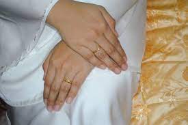 Jari setuju, jari penunjuk, jari menentang. Lelaki Pakai Cincin Tunang Jari Mana Memakai Cincin Di Tangan Kanan Atau Tangan Kiri