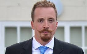 Expedition leader 'tried to gouge polar bear's eyes' after student attack