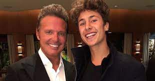 He is an actor and writer, known for luis miguel: Juanpa Zurita Confirma Que Luis Miguel Le Dijo Que Es Fan De Su Serie