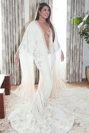 Priyanka Chopra Jonas Just Pulled A J Lo Neckline On The Grammys Red Carpet Priyanka Chopra Wedding Priyanka Chopra Makeup Priyanka Chopra Hot