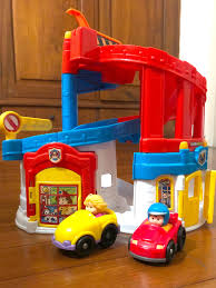 Little people garage 4 promotions de la semaine votre but est de faire un achat little people garage sans savoir où aller ? Fisher Price Little People Garage Car Tracks Hobbies Toys Toys Games On Carousell