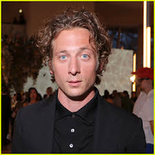 Here's Why Jeremy Allen White Missed Golden Globes 2025, Where He Won Best  Actor