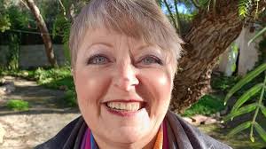 Más allá de la tele: la vida alicantina de Anne Germain junto a su marido