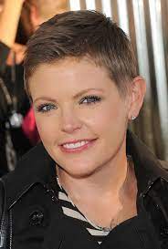 Very Short Boyish Pixie Haircut For Women Natalie Maines Hairstyles Hairstyles Weekly