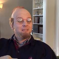 TV-pastor med fri i påsken. #eckbosarkiv #estenskarnes #påske #tyggis  #namnam