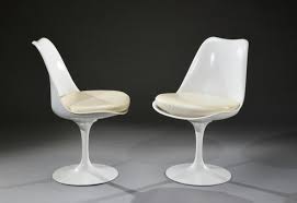 Like a virtual flea market of curated treasures. 20th Century Tulip Chairs From Eero Saarinen Knoll Set Of 2 For Sale At Pamono