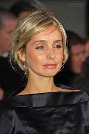 3 ways to figure out your hair density, once and for all. Louise Redknapp Easy Hairstyle With A Knot Between The Nape And Crown