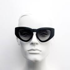 Vintage Look Cat Eye 1960s Sunglasses Available in Black and Tortoise  Stylish and 400UV and Polorized
