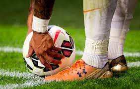 Voetballen is heel simpel, maar het moeilijkste wat er is, is simpel voetballen. Voetballen Met Mondkapjes Een Mogelijkheid Noordhollandsdagblad