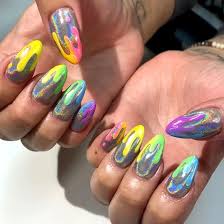 Die Schonsten Chrom Nagel Selber Machen Und Bestaunen Wohnideen Und Dekoration Holographische Nagel Nagel Selber Machen Sommer Nagel Neon