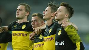 Born 19 july 1988) is a german professional footballer who plays as a right back and winger. Grosskreutz Sorgt Fur Folklore Bvb Erledigt Pokal Auftrag Ohne Glanz N Tv De