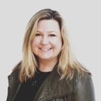 Julie Keating's Instagram, Twitter & Facebook