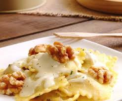 Ravioli Con Salsa Di Formaggio E Noci La Ricetta Per Preparare I Ravioli Con Salsa Di Formaggio E Noci