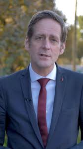 Der Schmid, der singt 🐦 454 Seiten über Korruption in der ÖVP und darüber,  dass die ÖVP lieber Steuergeld für sich selbst ausgibt als für die  österreichische Bevölkerung.