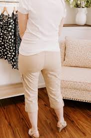 Women's 20.5'' straight leg capri dress pants cropped office pants casual career pants. Why I Hate Capris And What To Wear Instead The Well Dressed Life