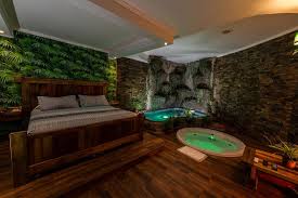 MOTEL DE LUXE