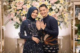 Artis yang kerap dipanggil ciki ini membeberkan bahwa sang bayi mengalami kondisi billirubin yang tinggi. Baru Sehari Resmi Tunangan Citra Kirana Kedapatan Sudah Cekcok Sampai Dibentak Keras Oleh Rezky Adhitya Ada Apa Semua Halaman Nakita