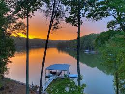 It offers big unobstructed panoramic views of the lake, year round. 6hqwpachjxp4am