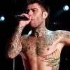 Poi s'è unito achille lauro, che conoscevo già perché abbiamo lo. 1