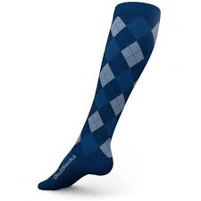 8 Highly Recommended Compression Socks For Long Flights According To Frequent Travelers Compression Socks Frequent Traveler Travel Wardrobe