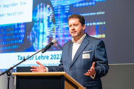 Liebe Leserin, lieber Leser, 02 In eigener Sache 02 Hochschulspiegel 06  Gremien und Arbeitskreise 07 Forschung 08 Veranstaltunge