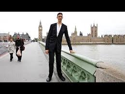 The Life Of The Tallest Man Alive Youtube Tall Guys Man Alive Man