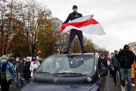 Op dit mouwloze shirt staat de vlag van rusland. Wit Russen In Belgie Het Regime In Wit Rusland Is Ten Dode Opgeschreven De Morgen