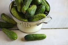 How do you keep homemade pickles crisp?