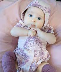 Larry Hernandez Aqui Les Presentamos A Nuestra Hija Facebook