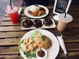 Antaranya cucur keria gula melaka, donut susu, goreng pisang cheese. 5 Tempat Makan Murah Dan Sedap Di Kota Damansara