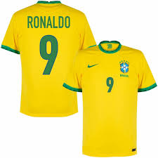 Ronaldo brasilien 2002 ronaldo wird nicht nur weltmeister 2002 sondern staubt auch noch den wm jahr bedeutet für ronaldo klassischerweise eine neue frisur in brasilien präsentierte er einen. Nike Brasilien Ronaldo 9 Home Trikot 2020 2021 Fan Style Beflockung
