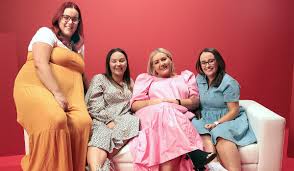 Celeb gogglebox favourite rylan is returning to the series with his hilarious mum linda. Meet The Two New Families Joining Gogglebox Ireland When It Returns