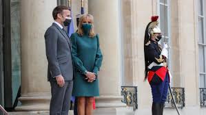 Emmanuel macron giflé lors d'un déplacement dans la drôme, deux personnes interpellées. Frankreich Fur Macron Wird Es Eng Hat Frankreichs Prasident Noch Eine Zukunft Augsburger Allgemeine