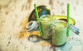 O abacate é rico em gorduras tanto monoinsaturadas como poli insaturadas e saturadas. Receita De Vitamina De Abacate Cremosa E Nutritiva