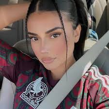 Elisabeth Sanchez's Instagram, Twitter & Facebook