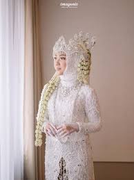 Baju akad nikah putih tema indonesia pernikahan pakaian. 15 Inspirasi Model Kebaya Pengantin Hijab Modern Yang Elegan