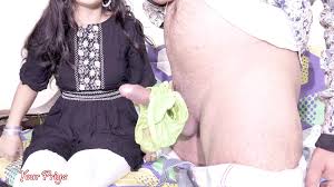 Desi Ladki Neighbour Se Apni Panty Lene Aayi in Hindi Audio: Amateur  Amateur Porn