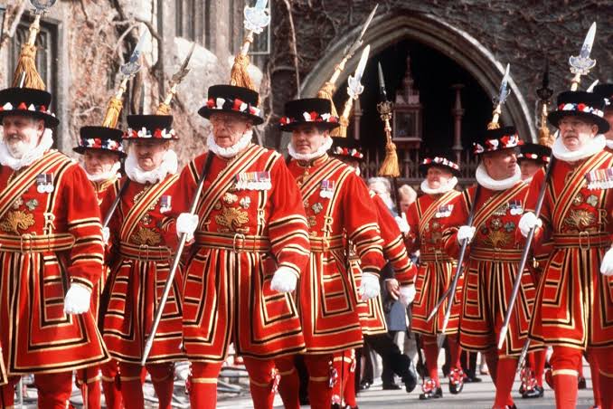 Tower of London Beefeaters and royal guards face redundancy as virus costs spiral - The Mirror