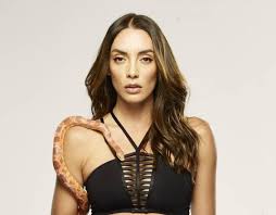 En la hora del regreso, la actriz y modelo colombiana compartió detalles de la producción de fx. Carolina Guerra