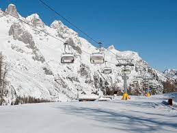 Civetta ist ein skigebiet in den veneter dolomiten und im südosten von dolomiti superski. Skifahren In Den Dolomiten Der Val Di Zoldo Italien Ski Civetta Die Offizielle Webseite Des Tourismus In Den Dolomiten