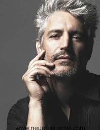 Ein natürlich wirkendes styling ist das gebot der stunde, dem mit modischen accessoires der letzte schliff verliehen wird. Frisuren Fur Altere Manner Ayayhome