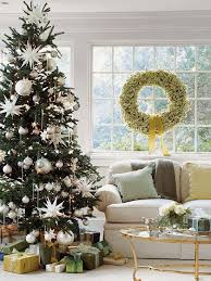 Must Have Tips For Prettier Christmas Trees Christmas Tree Decorating Tips White Christmas Trees Pretty Christmas Trees
