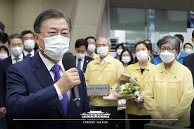정은경 질병관리청장이 26일 오후 국회에서 열린 보건복지위원회 전체회의에서 업무보고를 앞두고 허리숙여 인사하고 있다. ì‹ ìž„ ì§ˆë³'ê´€ë¦¬ì²­ìž¥ ìž„ëª…ìž¥ ìˆ˜ì—¬ì‹ í¬í†  ë‰´ìŠ¤ ëŒ€í•œë¯¼êµ­ ì •ì±…ë¸Œë¦¬í•'