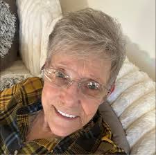 Does anyone else think that kiss is in Sophia's head 🤔 Love powerful Tony  team Dimera!