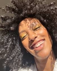 Just discovered the slo-mo front camera & have been keeping myself highly  entertained 🌼 I hope everyone is staying healthy 💛