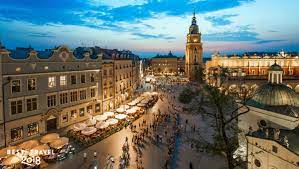 It is located at a geographic crossroads that links the forested lands of northwestern europe to the sea lanes of the atlantic ocean and the fertile plains of the eurasian. Lo Mejor De Polonia 5 Grandes Razones Para Visitarla Lonely Planet